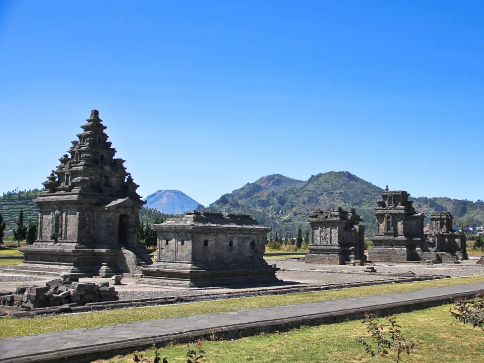 The Arjuna Temple Complex with mountains behind it on the Dieng Plateau