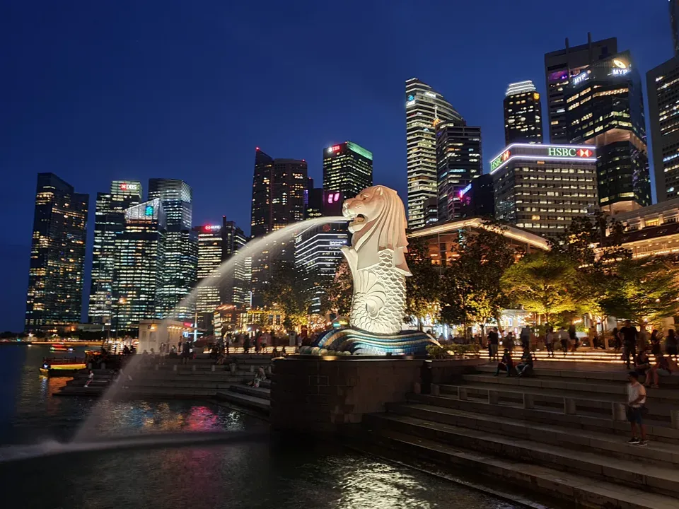 The Merlion beside Singapore’s waterfront